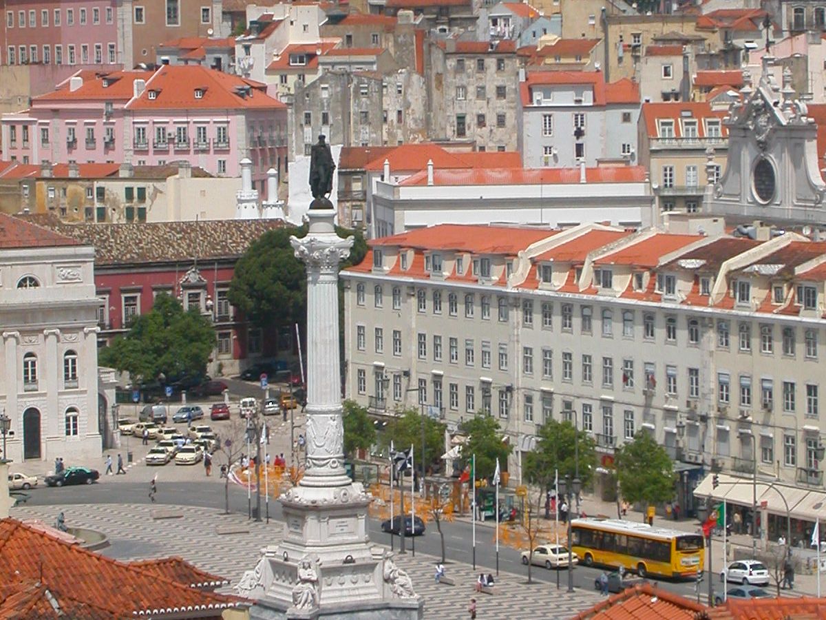 Snapshot-Lisbon: Learning How to Travel&nbsp;Alone